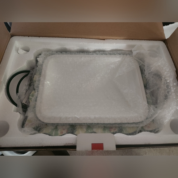 NIB Temp-tations Christmas Ceramic Casserole Dish with Lid - Picture 8 of 9